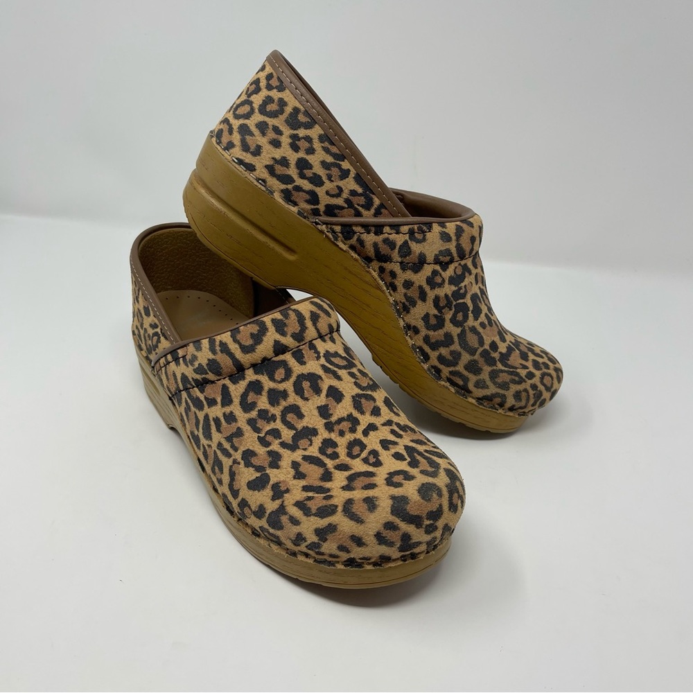 Dansko Professional Clogs Suede Leopard Animal Print Sz 39/8.5